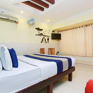 https://oyo-5643-hotel-malabar-plaza.kerala-hotels.net